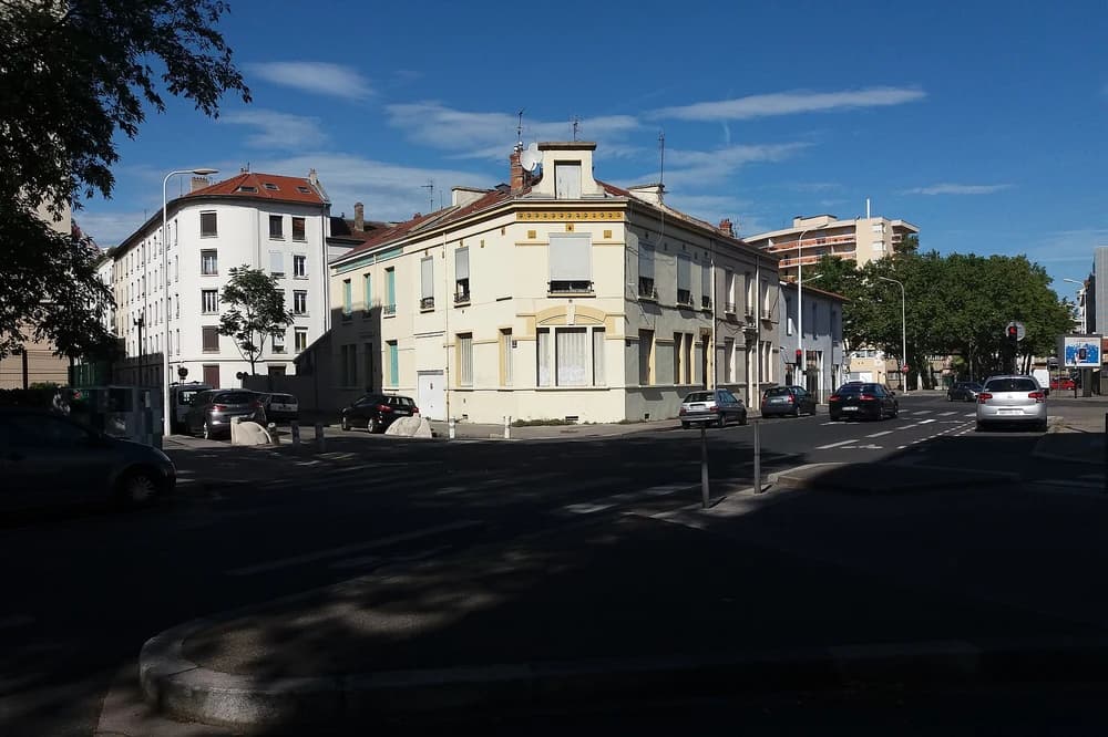 Immeuble d'angle de la rue Domer et de la rue Tourville, à Lyon